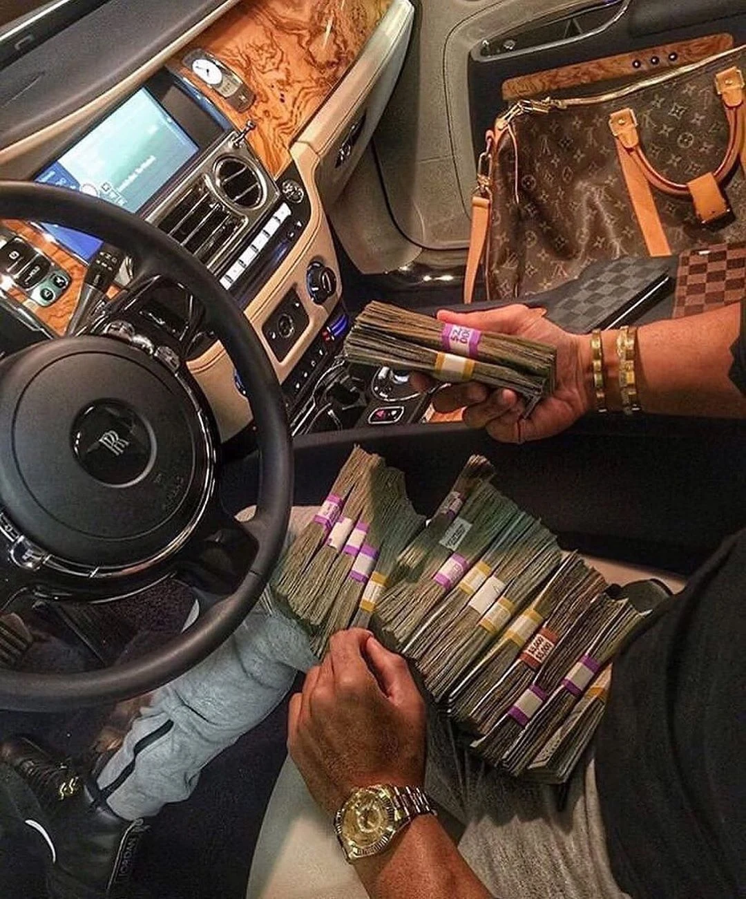 Bóng đá và Em Tuổi Thanh Xuân Rực Rỡ